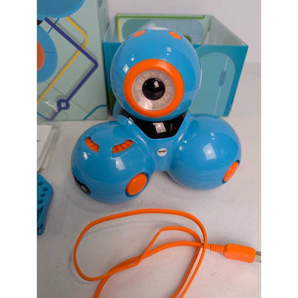 Wonder Workshop Dash Robot Coding STEM Learning Toy Bluetooth Complete - Picture 3 of 17